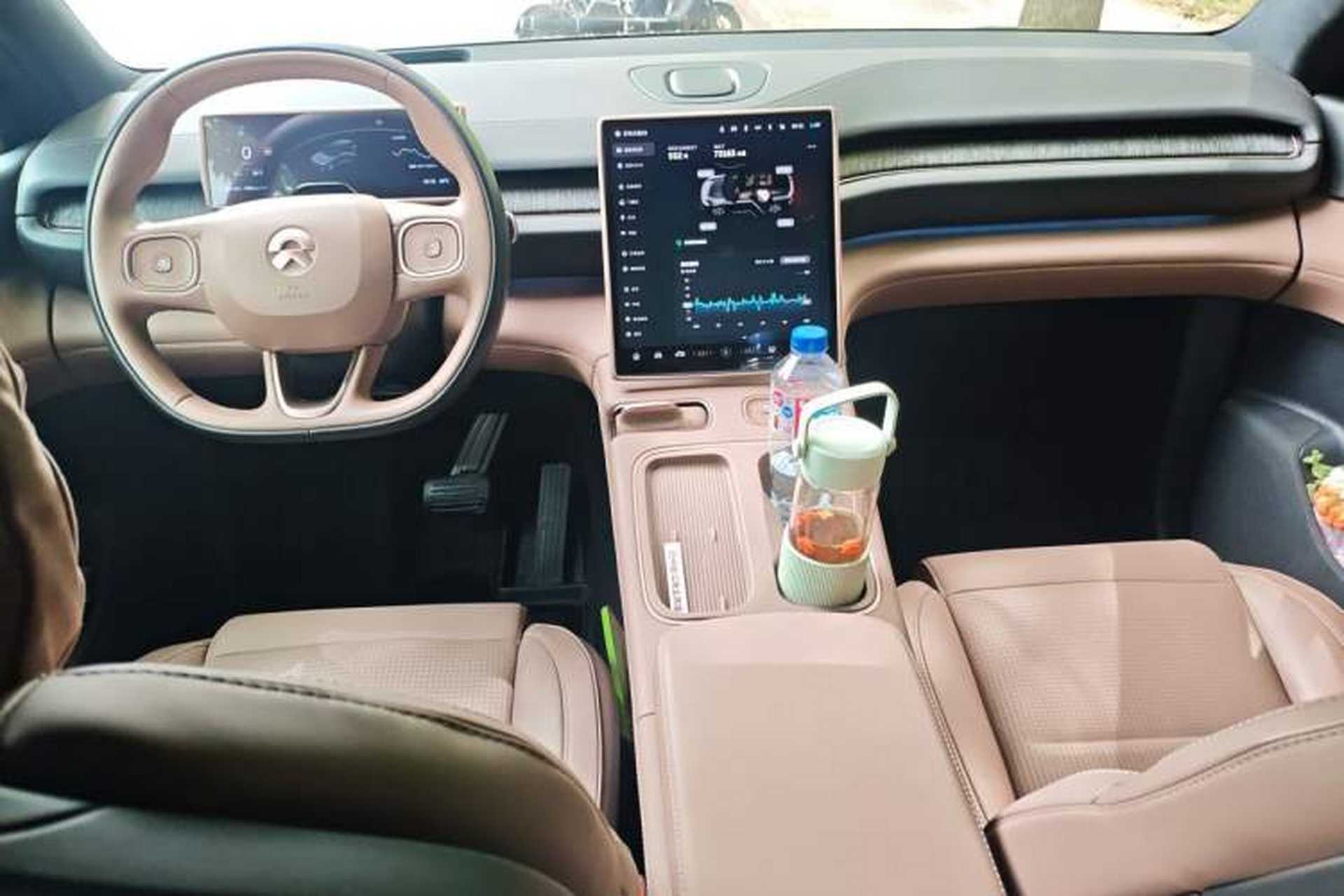 Used Nio ES6 2023 75 kWh Center Console