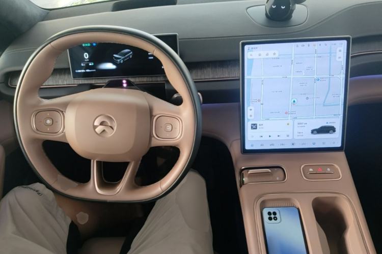 Used Nio ES6 2023 75 kWh Center Console