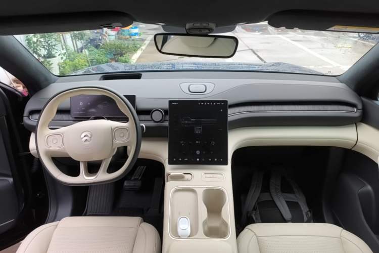 Used Nio ES6 2023 75 kWh Center Console