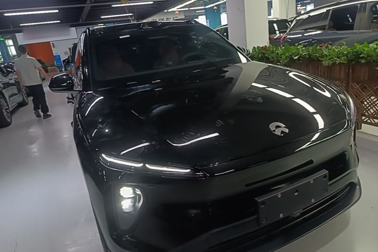 Used Nio ES6 2023 75 kWh Front Right 45 Deg