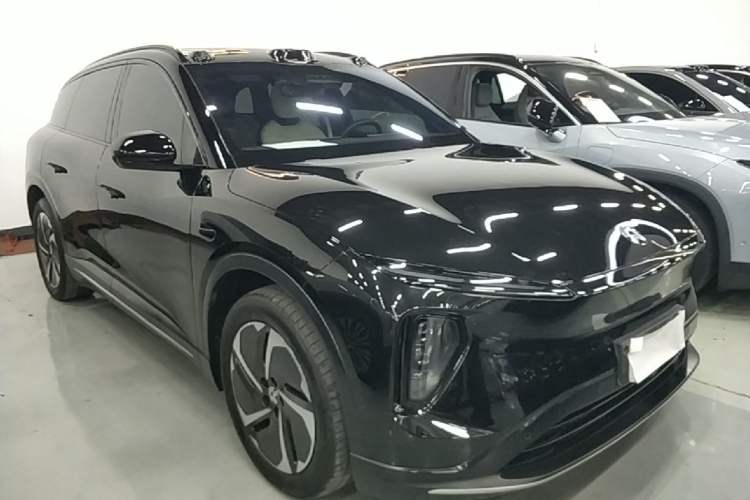 Used Nio ES6 2023 75 kWh Front Right 45 Deg