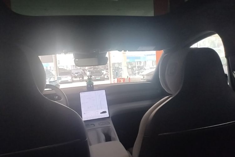 Used Nio ES6 2023 75 kWh Headliner