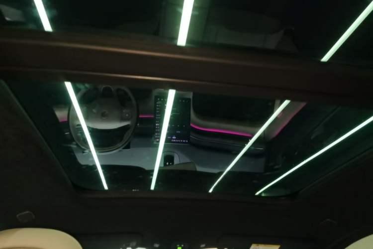 Used Nio ES6 2023 75 kWh Headliner