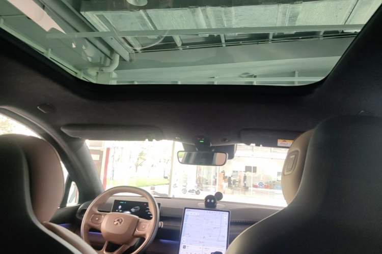 Used Nio ES6 2023 75 kWh Headliner