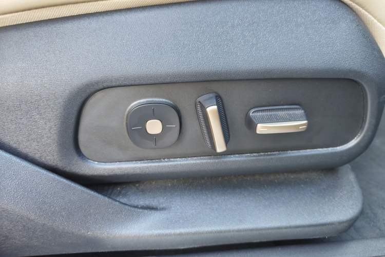 Used Nio ES6 2023 75 kWh Interior 11