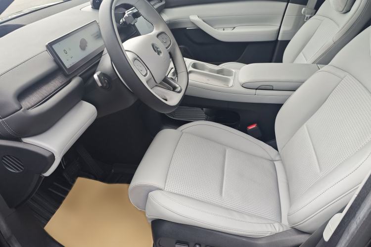 Used Nio ES6 2023 75 kWh Interior 2