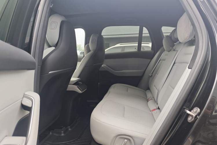 Used Nio ES6 2023 75 kWh Interior 4