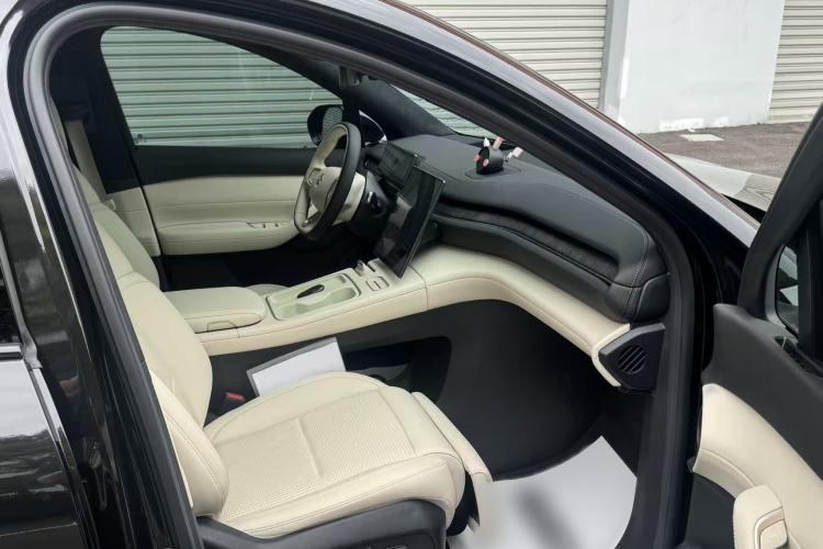 Used Nio ES6 2023 75 kWh Interior 8