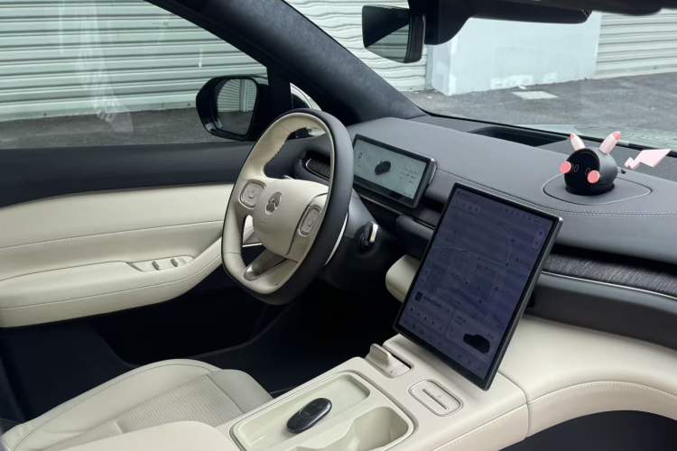 Used Nio ES6 2023 75 kWh Interior 9