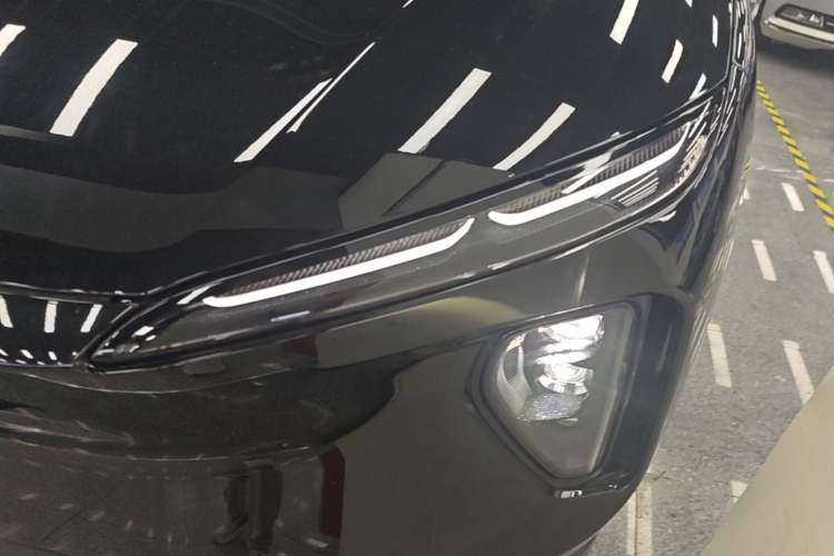 Used Nio ES6 2023 75 kWh Left Front Headlight