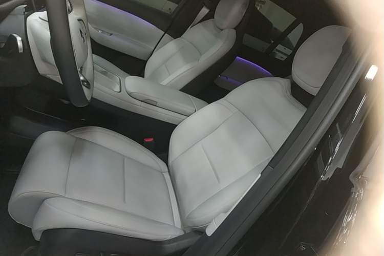 Used Nio ES6 2023 75 kWh Left Front Seat