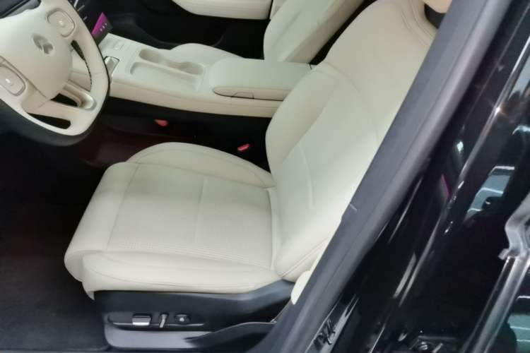 Used Nio ES6 2023 75 kWh Left Front Seat