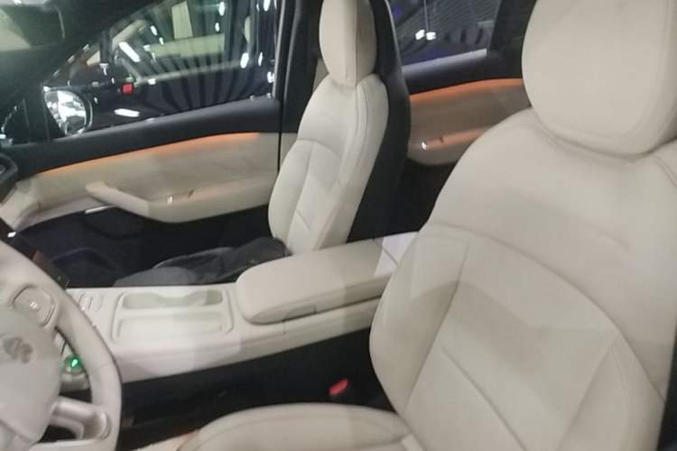 Used Nio ES6 2023 75 kWh Left Front Seat