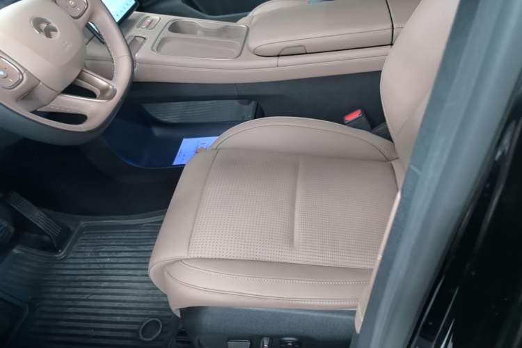 Used Nio ES6 2023 75 kWh Left Front Seat