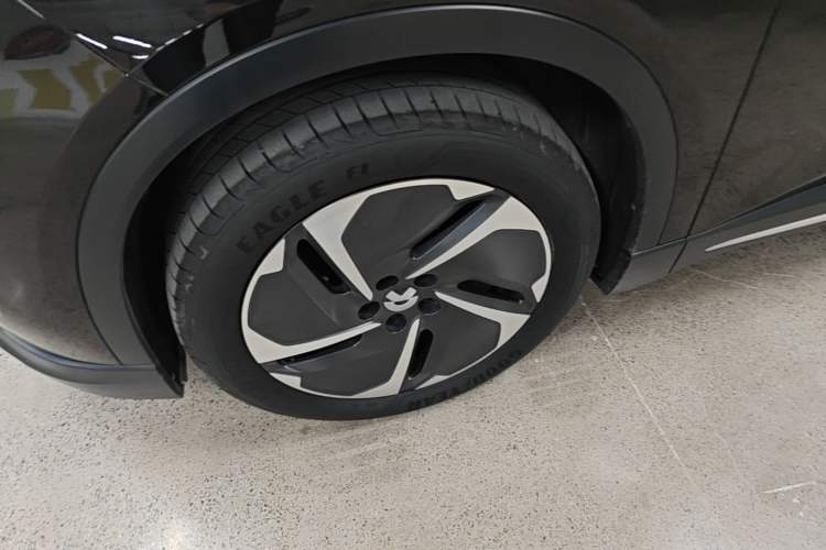 Used Nio ES6 2023 75 kWh Left Front Wheel Hub