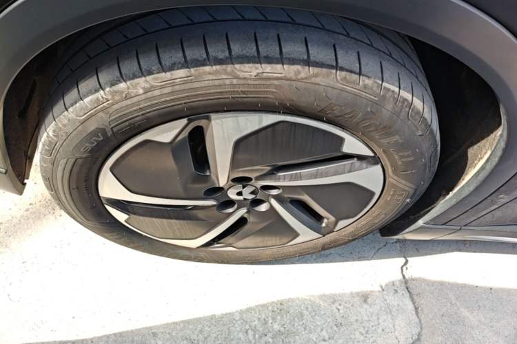 Used Nio ES6 2023 75 kWh Left Front Wheel Hub