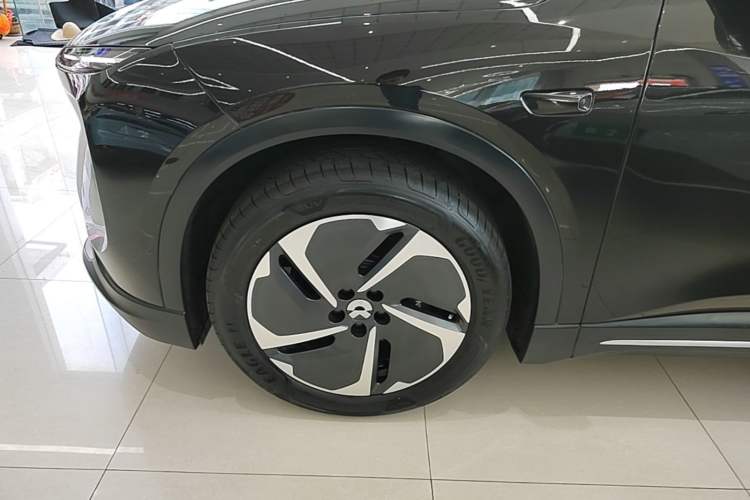 Used Nio ES6 2023 75 kWh Left Front Wheel Hub