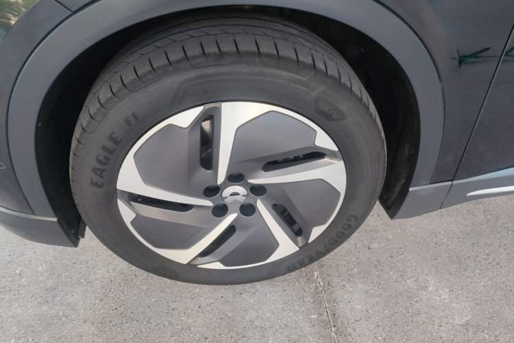 Used Nio ES6 2023 75 kWh Left Front Wheel Hub