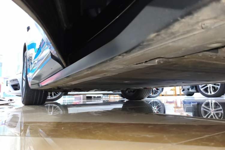 Used Nio ES6 2023 75 kWh Left Side Sill