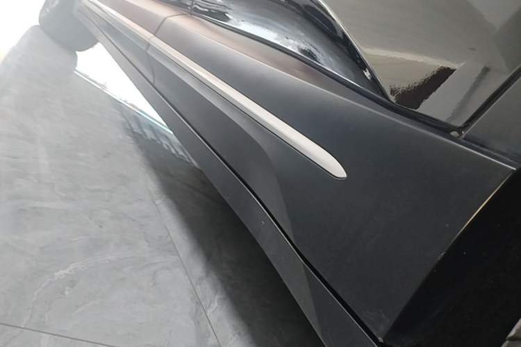 Used Nio ES6 2023 75 kWh Left Side Sill