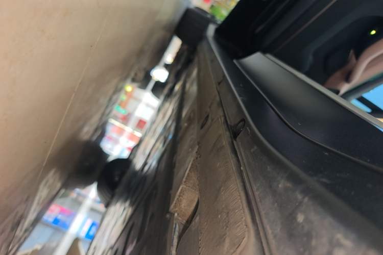Used Nio ES6 2023 75 kWh Left Side Sill