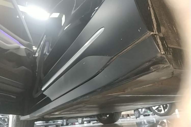 Used Nio ES6 2023 75 kWh Left Side Sill