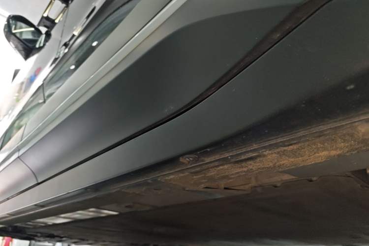 Used Nio ES6 2023 75 kWh Left Side Sill