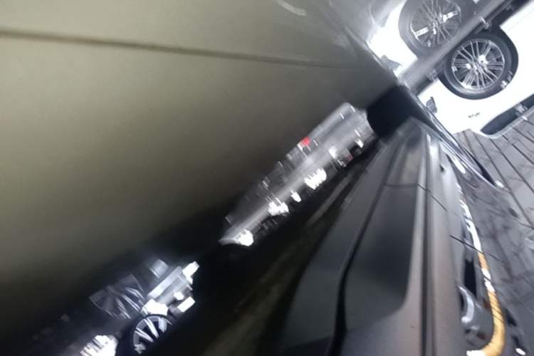 Used Nio ES6 2023 75 kWh Left Side Sill