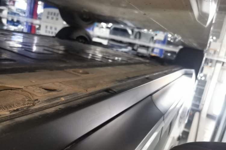Used Nio ES6 2023 75 kWh Left Side Sill