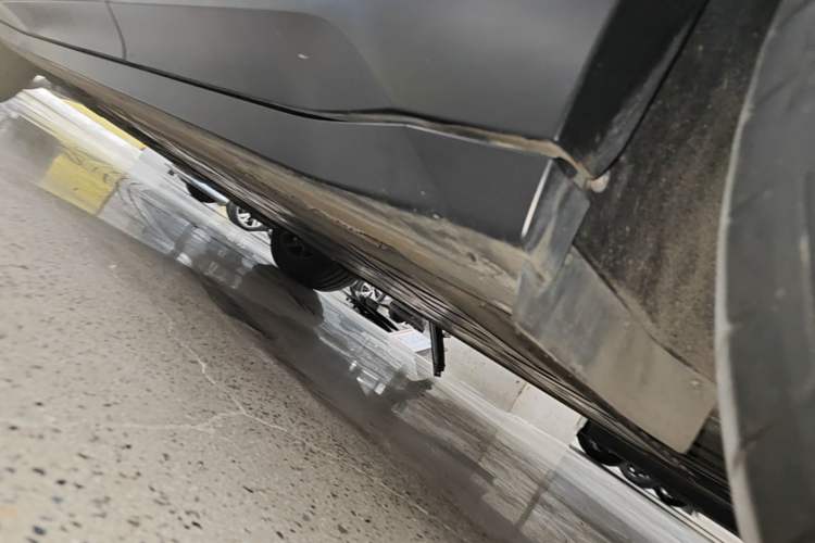 Used Nio ES6 2023 75 kWh Left Side Sill