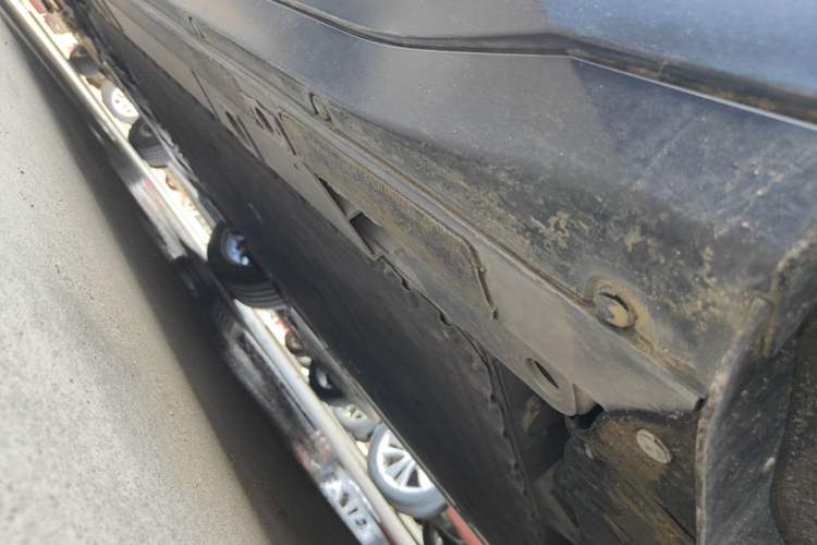 Used Nio ES6 2023 75 kWh Left Side Sill