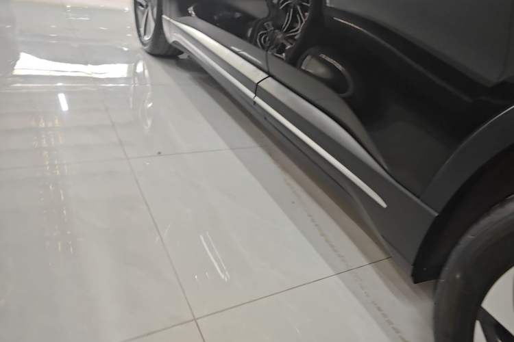 Used Nio ES6 2023 75 kWh Left Side Sill