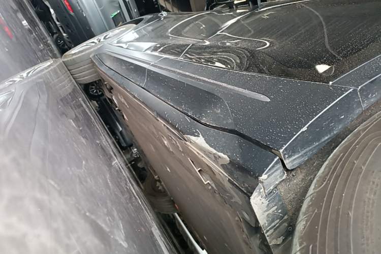Used Nio ES6 2023 75 kWh Left Side Sill
