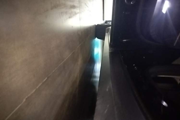 Used Nio ES6 2023 75 kWh Left Side Sill
