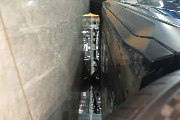 Used Nio ES6 2023 75 kWh Left Side Sill