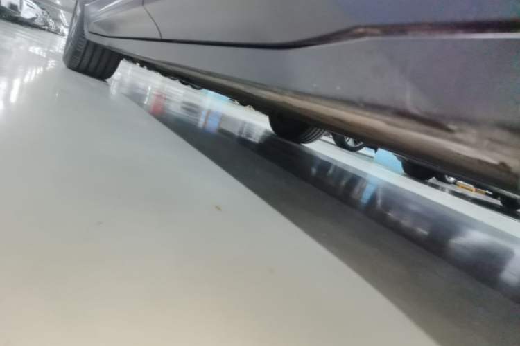 Used Nio ES6 2023 75 kWh Left Side Sill