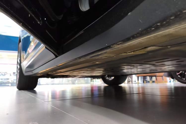 Used Nio ES6 2023 75 kWh Left Side Sill