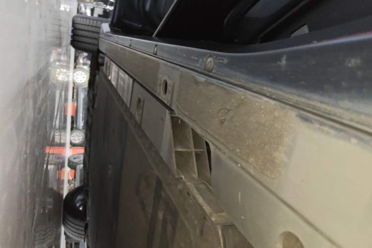 Used Nio ES6 2023 75 kWh Left Side Sill