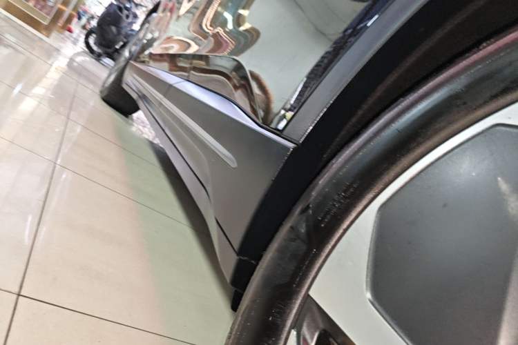 Used Nio ES6 2023 75 kWh Left Side Sill