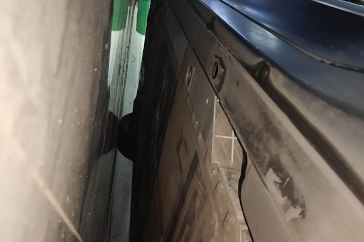 Used Nio ES6 2023 75 kWh Left Side Sill