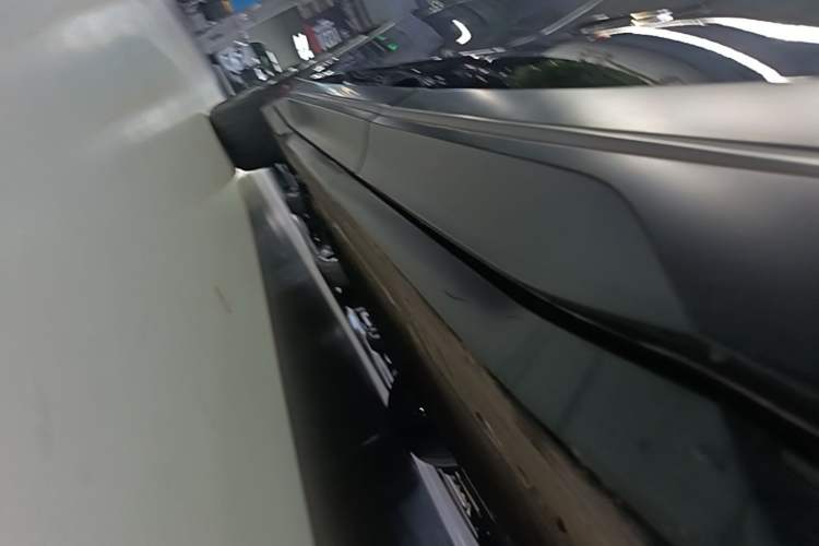 Used Nio ES6 2023 75 kWh Left Side Sill