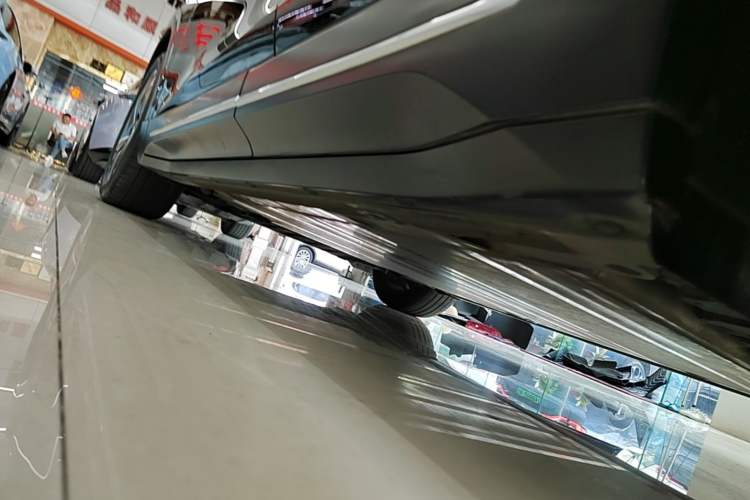 Used Nio ES6 2023 75 kWh Left Side Sill