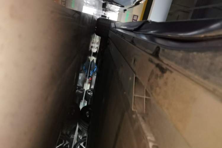 Used Nio ES6 2023 75 kWh Left Side Sill