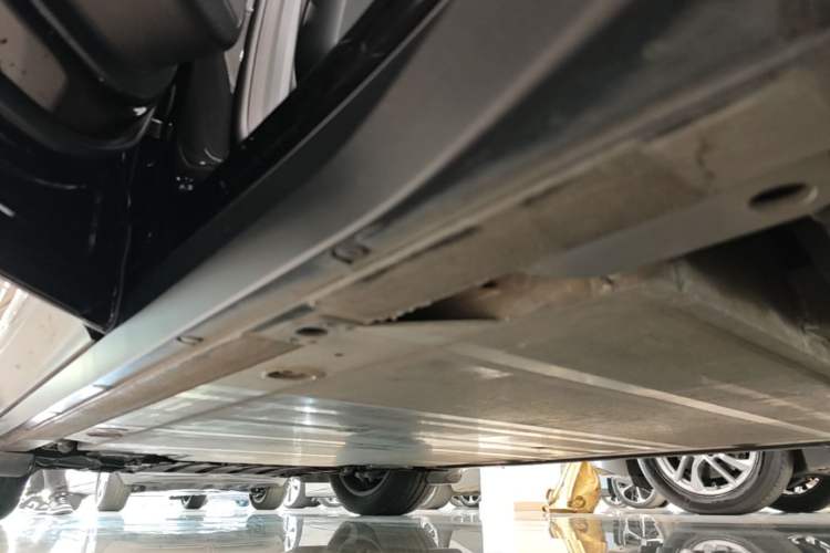 Used Nio ES6 2023 75 kWh Left Side Sill