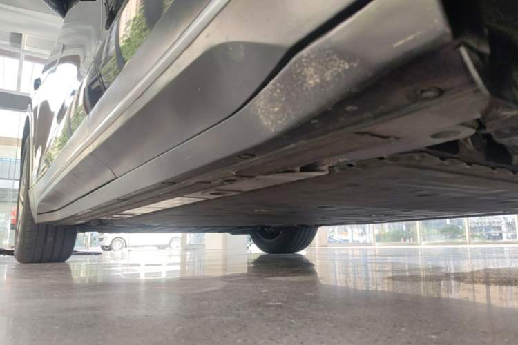 Used Nio ES6 2023 75 kWh Left Side Sill