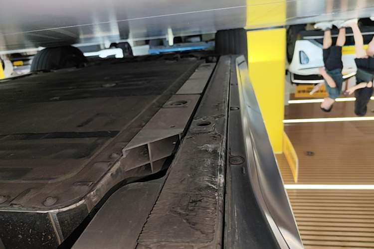Used Nio ES6 2023 75 kWh Left Side Sill