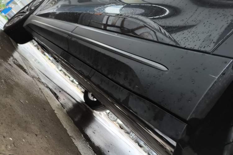 Used Nio ES6 2023 75 kWh Left Side Sill