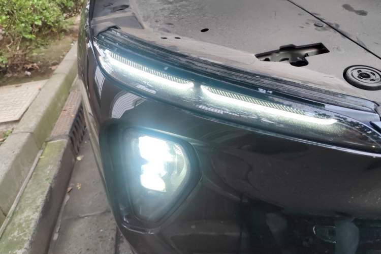 Used Nio ES6 2023 75 kWh Right Front Headlight