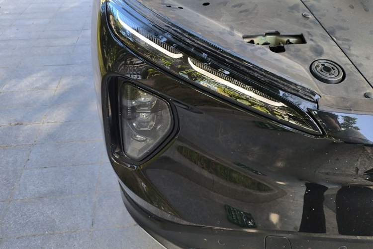Used Nio ES6 2023 75 kWh Right Front Headlight