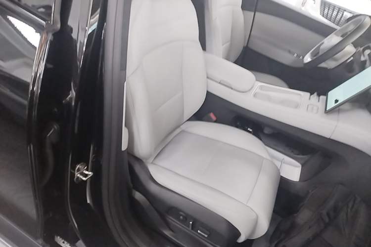 Used Nio ES6 2023 75 kWh Right Front Seat